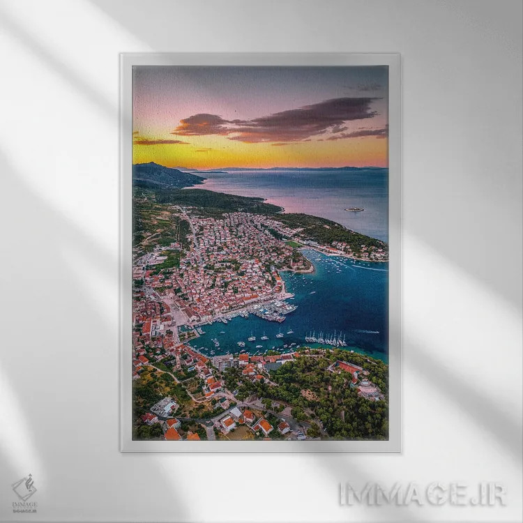 تابلو غروب شهر کوچک هوار از نمای بالا (۵) اثر الکس جی پرز - نمای قابدار سفید