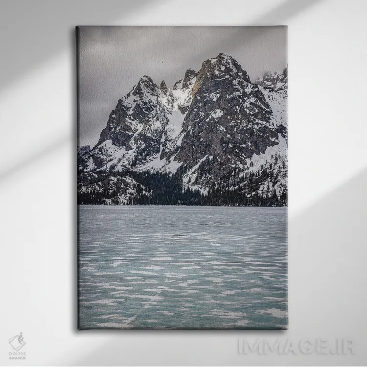تابلو دریاچه یخزده کوههای بزرگ تیتون اثر الکس جی پرز - نمای روبهرو روی دیوار