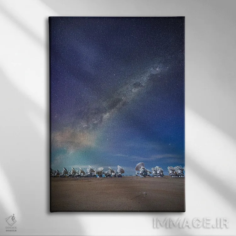 تابلو تلسکوپ رادیویی آلما و کهکشان راه شیری از دور اثر الکس جی پرز - نمای روبهرو روی دیوار