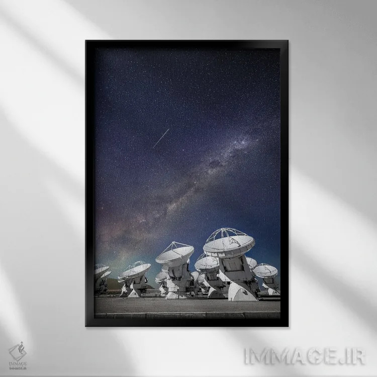 تابلو تلسکوپ رادیویی آلما و کهکشان راه شیری اثر الکس جی پرز - نمای قابدار مشکی