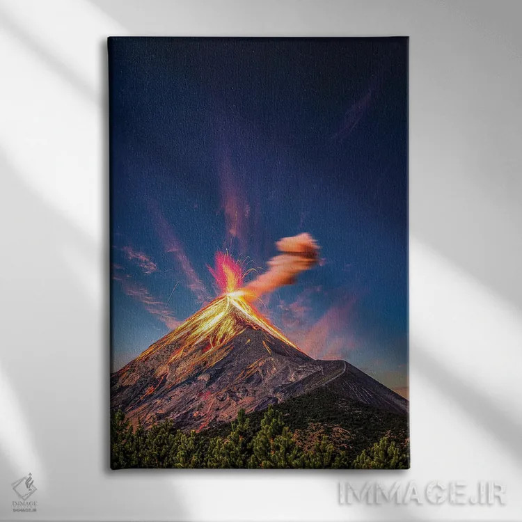 تابلو غروب فوران آتشفشان فویگو در گواتمالا اثر الکس جی پرز - نمای روبهرو روی دیوار