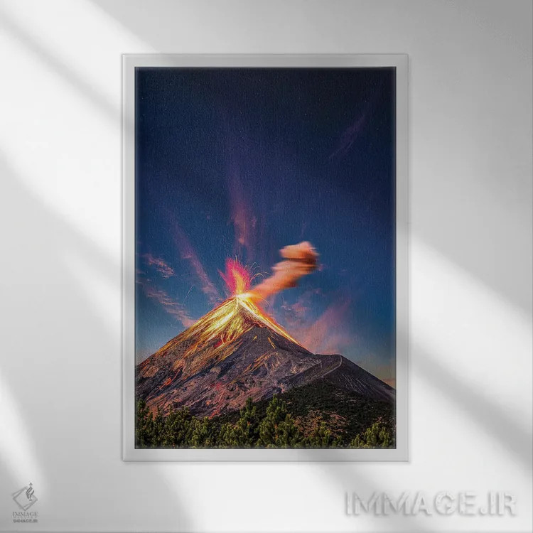 تابلو غروب فوران آتشفشان فویگو در گواتمالا اثر الکس جی پرز - نمای قابدار سفید