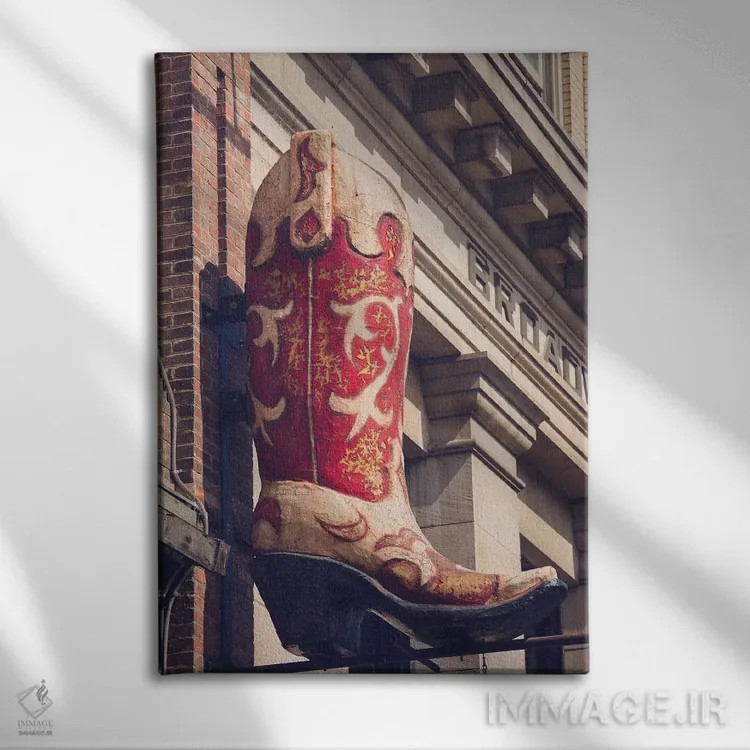 تابلو چکمه قرمز نشویل اثر آن هادک - نمای روبهرو روی دیوار