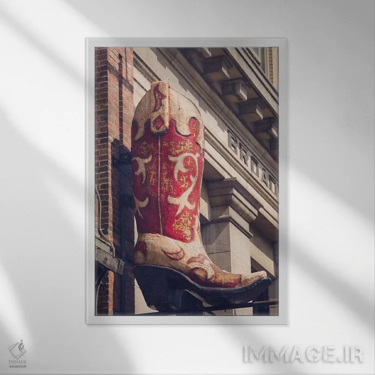 تابلو چکمه قرمز نشویل اثر آن هادک - نمای قابدار سفید