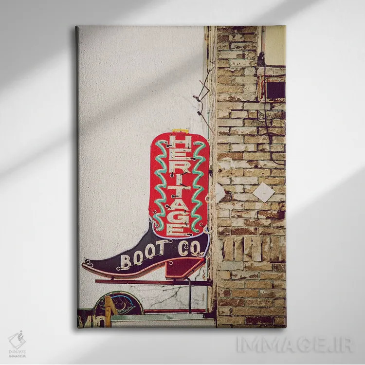 تابلو نئون آستین اثر آن هادک - نمای روبهرو روی دیوار