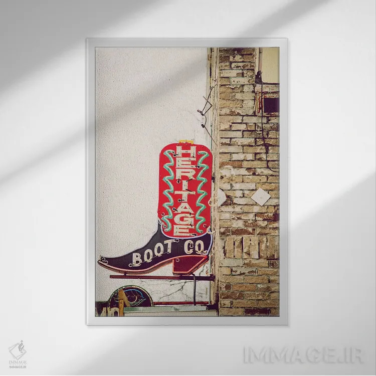 تابلو نئون آستین اثر آن هادک - نمای قابدار سفید