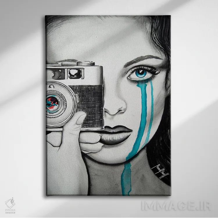 تابلو عکس تو اثر احمد شریف - نمای روبهرو روی دیوار