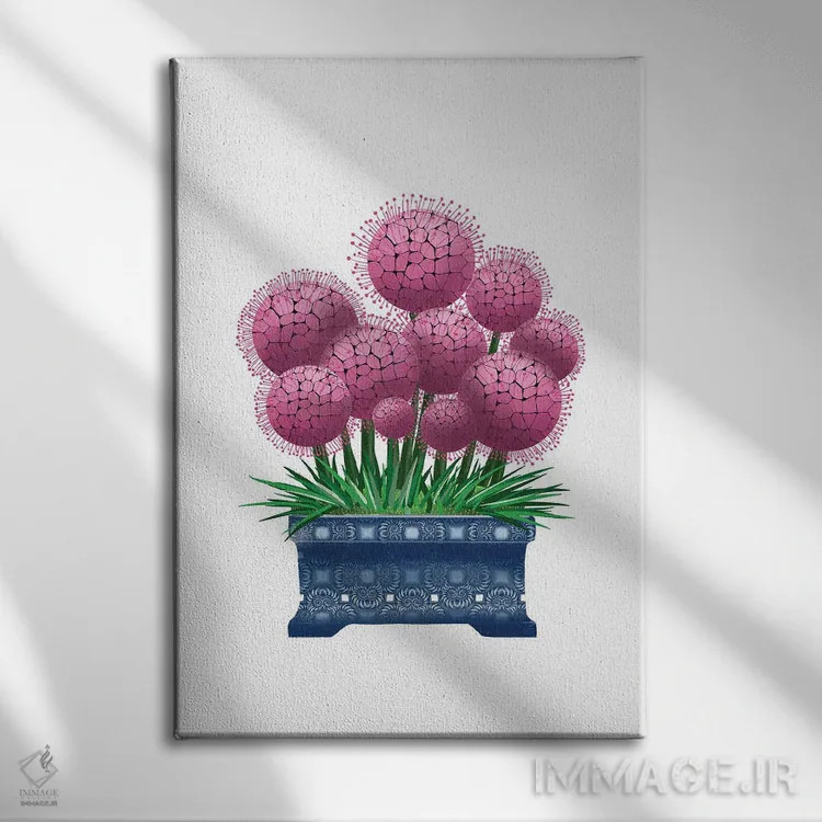 تابلو آلیوم در گلدان آبی اثر آن هاچینسون - نمای روبهرو روی دیوار