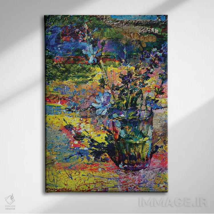 تابلو طبیعت بیجان چندرنگ با گلهای وحشی آبی اثر اندریی کوتساچنکو - نمای روبهرو روی دیوار