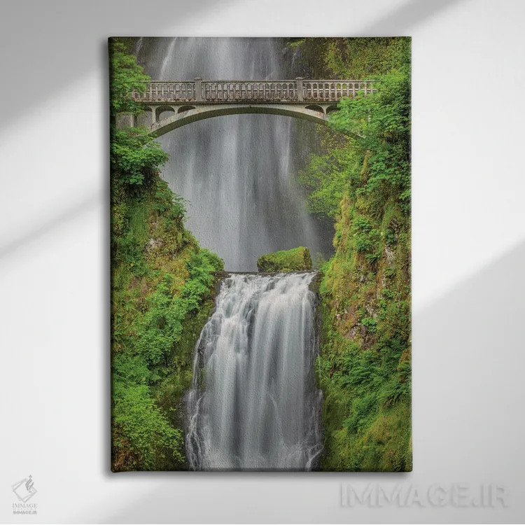 تابلو آبشار مولتنومه، تنگه رودخانه کلمبیا، اورگن اثر آدام جونز - نمای روبهرو روی دیوار