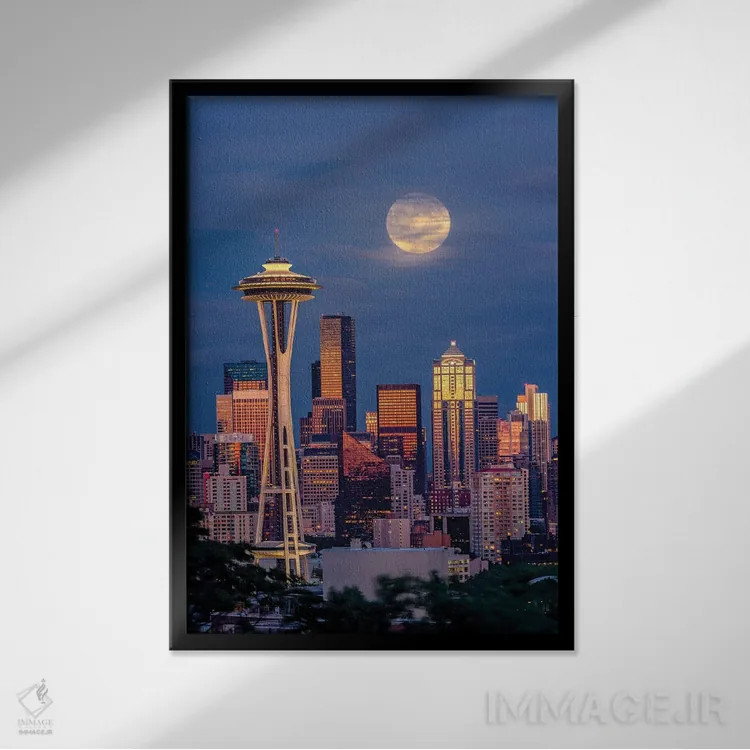 تابلو خط افق سیاتل و ماه فوقالعاده در گرگ و میش، سیاتل، ایالت واشنگتن اثر آدام جونز - نمای قابدار مشکی