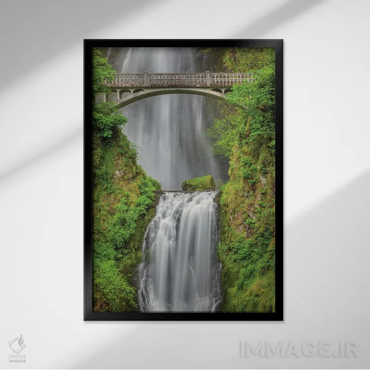 تابلو آبشار مولتنومه، تنگه رودخانه کلمبیا، اورگن اثر آدام جونز - نمای قابدار مشکی