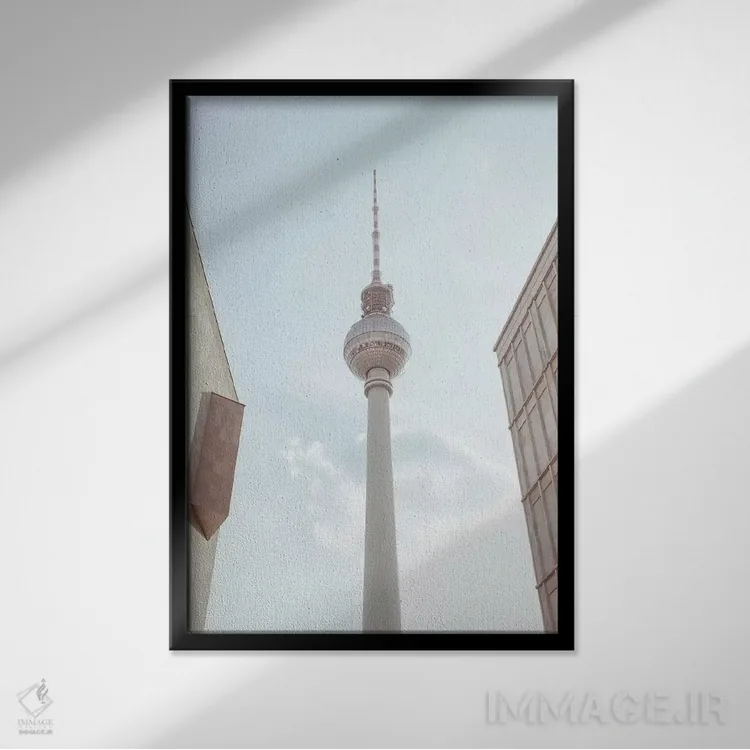 تابلو برج تلویزیون برلین اثر امی و کورت برلین - نمای قابدار مشکی