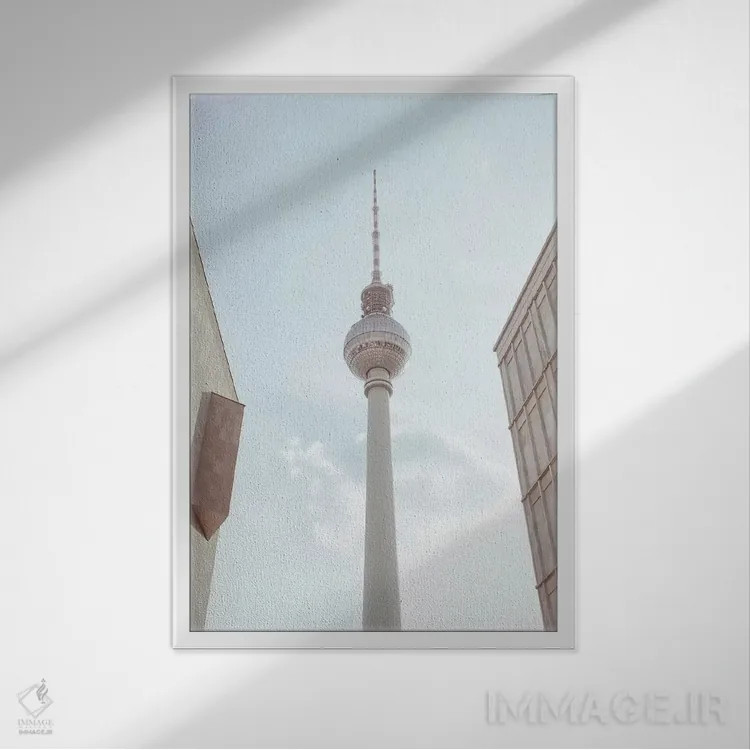 تابلو برج تلویزیون برلین اثر امی و کورت برلین - نمای قابدار سفید