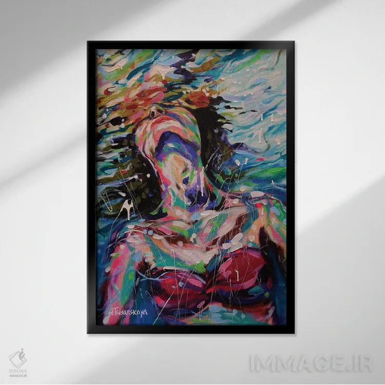 تابلو دختر زیر آب اثر آلیاکساندرا تسسارسکایا - نمای قابدار مشکی