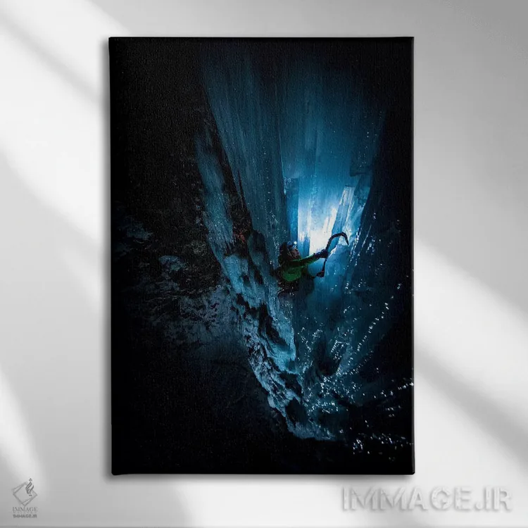 تابلو کوهنوردی شبانه، آبشار یخزده لو بیج، کوگنه، گران پارادیسو، منطقه آوستا ولی، ایتالیا اثر الکس بیوس - نمای روبهرو روی دیوار