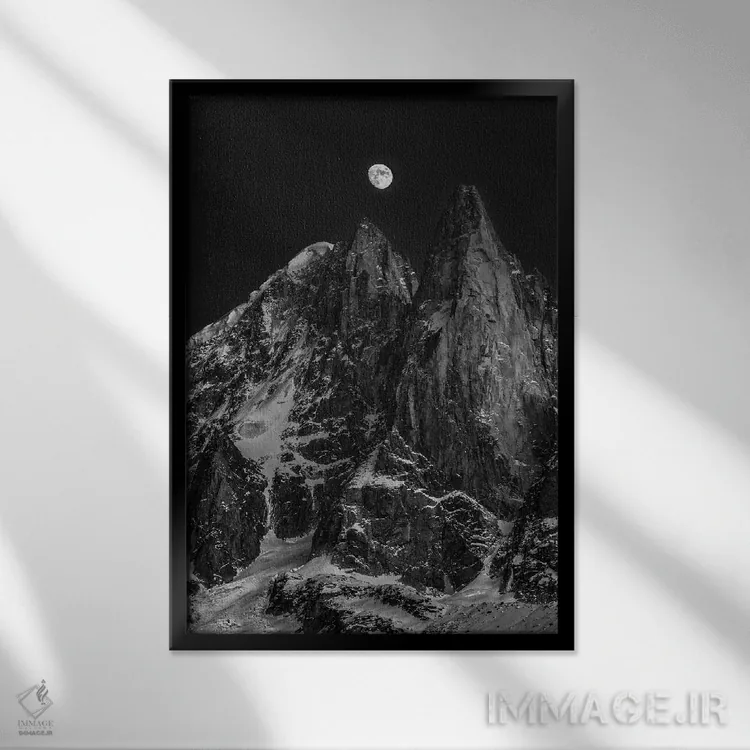 تابلو طلوع ماه بر فراز ایگوئی د درو، شامونی، اوت سووآ، اورنی-رون-آلپ، فرانسه اثر الکس بیوس - نمای قابدار مشکی