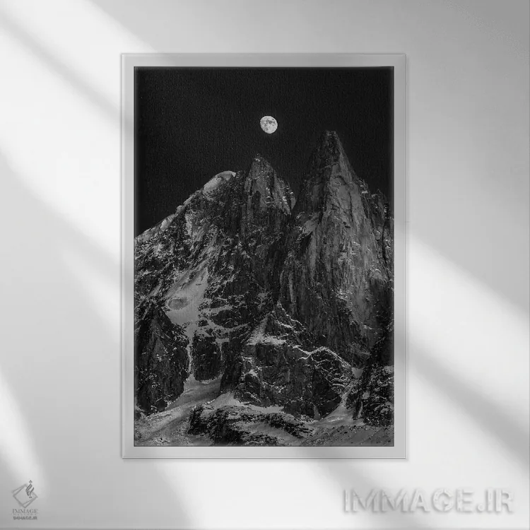 تابلو طلوع ماه بر فراز ایگوئی د درو، شامونی، اوت سووآ، اورنی-رون-آلپ، فرانسه اثر الکس بیوس - نمای قابدار سفید