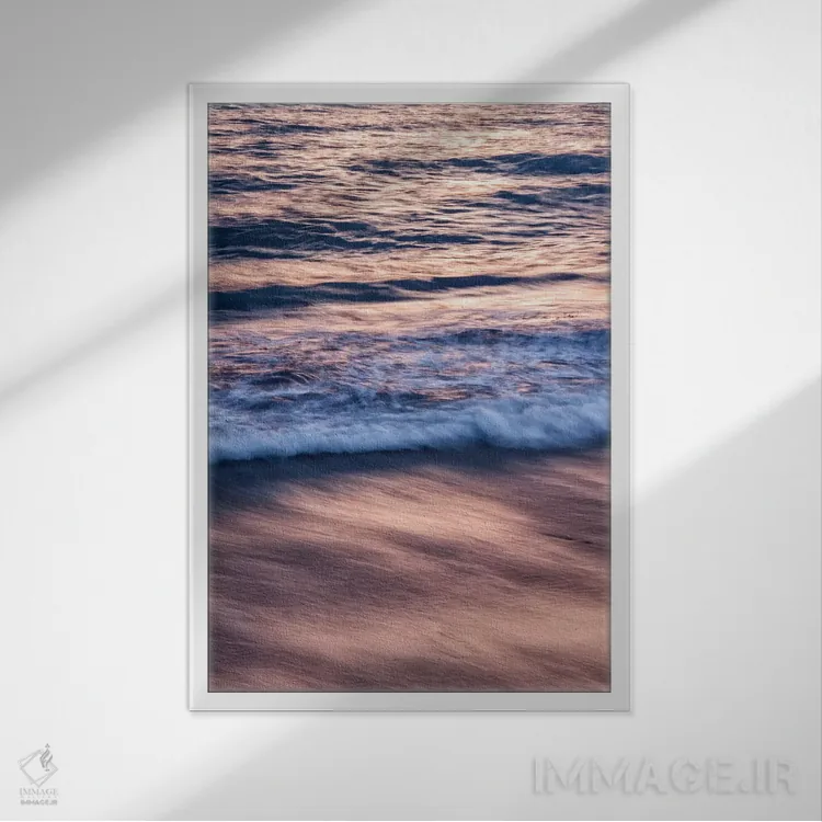 تابلو آمریکا، کالیفرنیا، لاجویا، انعکاس رنگ غروب در امواج ساحل ویندانسی اثر آن کالینز - نمای قابدار سفید