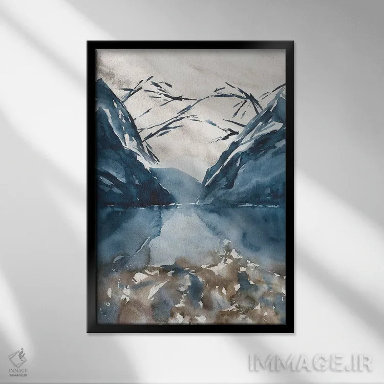 تابلو کوهها با آبرنگ، منظرهٔ آبی اثر آنا اوز - نمای قابدار مشکی