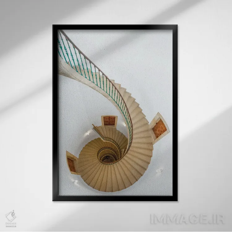 تابلو مارپیچ سهگانه اثر دیوید روِئلتو - نمای قابدار مشکی