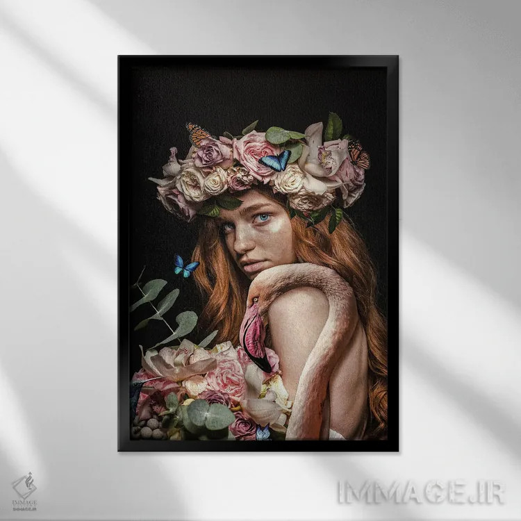 تابلو زن با تاج گل و فلامینگو اثر آدریان ویریو - نمای قابدار مشکی