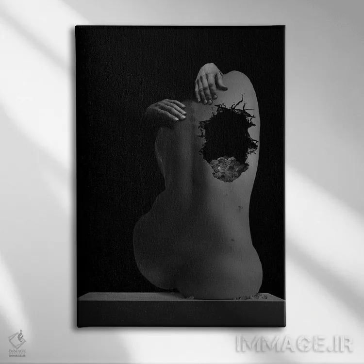 تابلو زن انتزاعی (سیاه و سفید) اثر آدریان ویریو - نمای روبهرو روی دیوار