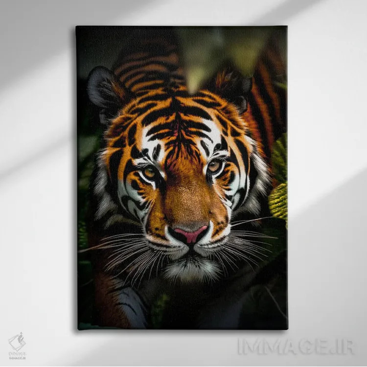 تابلو Animal In The Jungle,پرتره صورت ببر میان برگها در جنگل اثر آدریان ویریو - نمای روبهرو روی دیوار