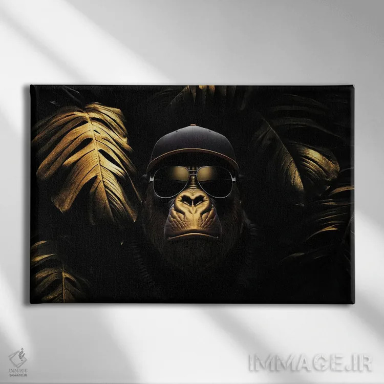 تابلو گوریل طلایی مدرن با عینک در جنگل اثر آدریان ویریو - نمای روبهرو روی دیوار