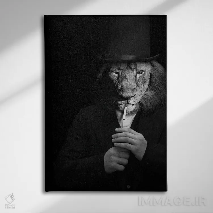 تابلو مرد به شکل شیر با کلاه در حال روشن کردن سیگار، سیاهوسفید (فانتزی) اثر آدریان ویریو - نمای روبهرو روی دیوار