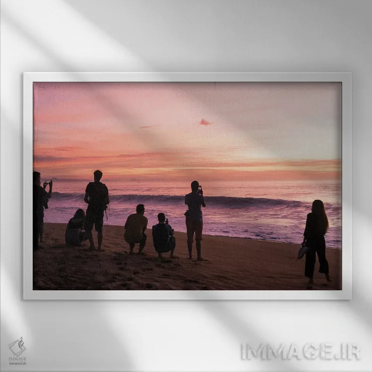 تابلو تماشا اثر اندرو لِوِر - نمای قابدار سفید