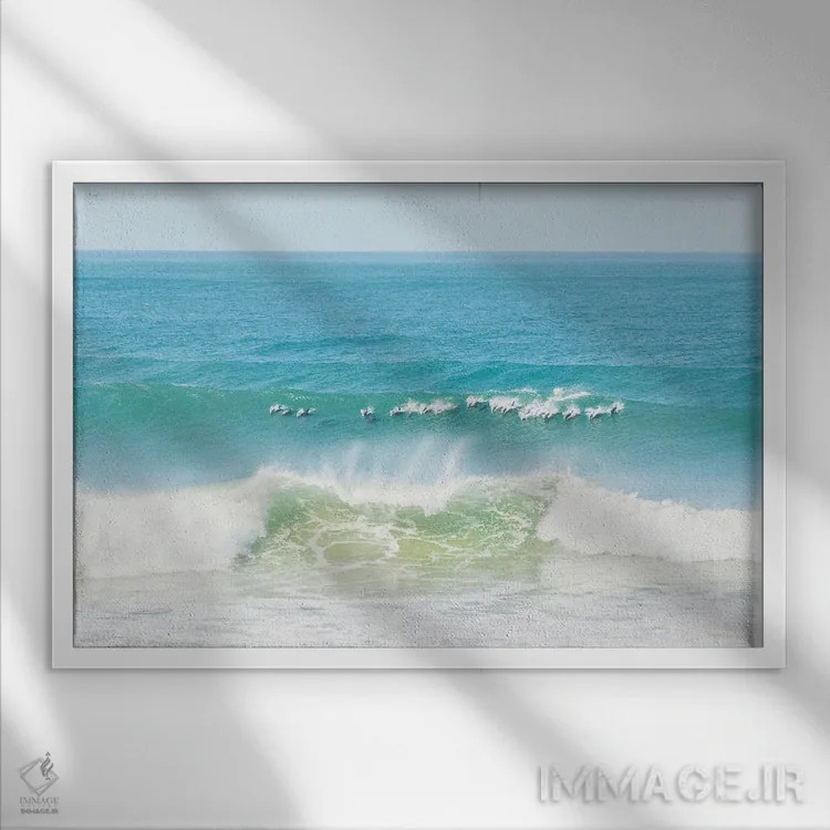 تابلو دلفینهای موجسوار اثر اندرو لِوِر - نمای قابدار سفید