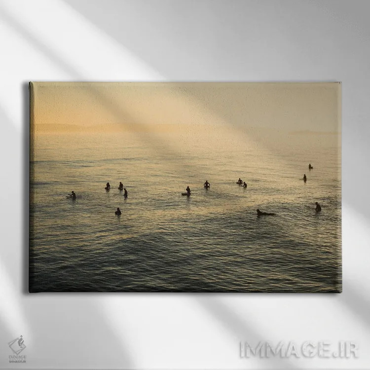 تابلو منتظر موجها اثر اندرو لِوِر - نمای روبهرو روی دیوار