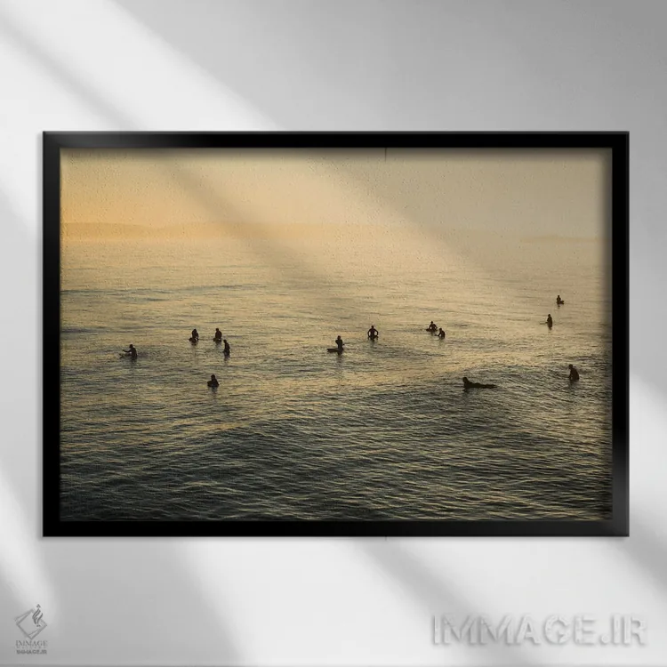 تابلو منتظر موجها اثر اندرو لِوِر - نمای قابدار مشکی