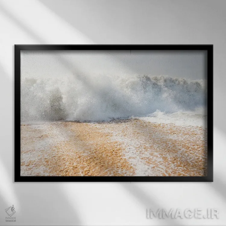 تابلو موج ساحلی اثر اندرو لِوِر - نمای قابدار مشکی