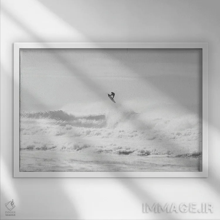 تابلو موجسوار جهنده اثر اندرو لِوِر - نمای قابدار سفید