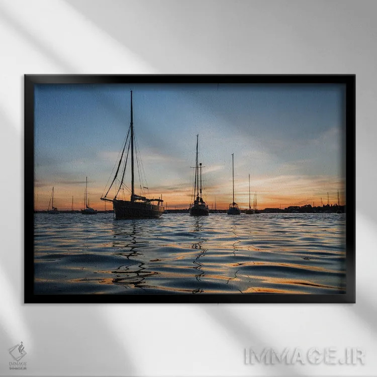 تابلو قایقرانی در غروب اثر اندرو لِوِر - نمای قابدار مشکی