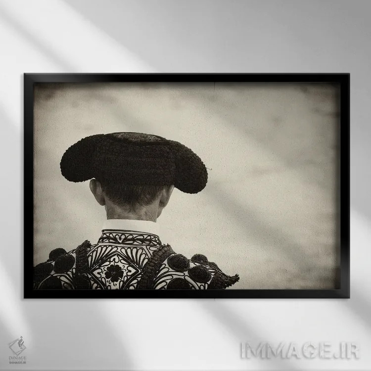 تابلو ماتادور (گاوباز اسپانیایی) اثر اندرو لِوِر - نمای قابدار مشکی
