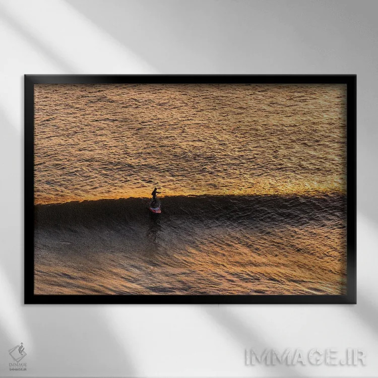 تابلو آخرین موج اثر اندرو لِوِر - نمای قابدار مشکی