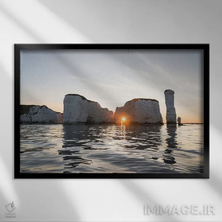 تابلو صخرههای اولد هری (انگلستان) اثر اندرو لِوِر - نمای قابدار مشکی