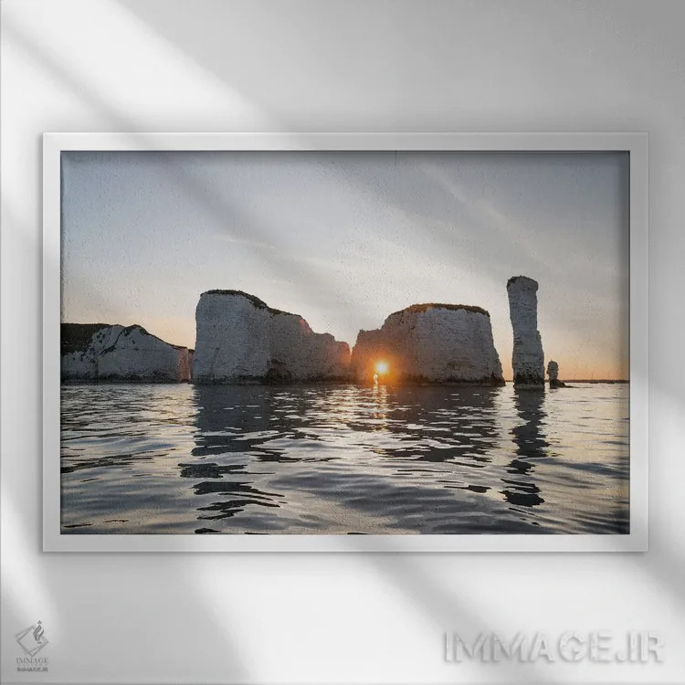 تابلو صخرههای اولد هری (انگلستان) اثر اندرو لِوِر - نمای قابدار سفید