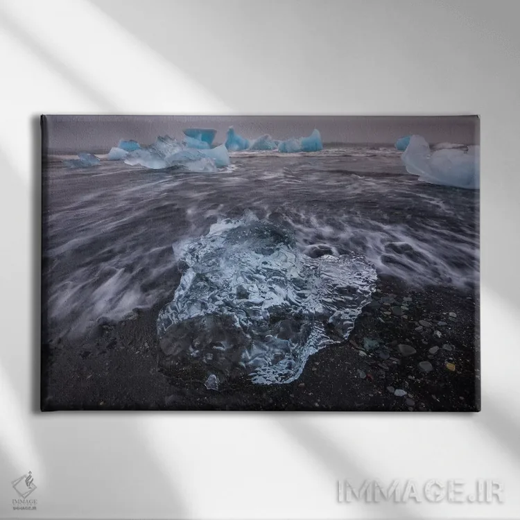 تابلو Iceland II,تکههای یخی، ایسلند II اثر آرت وولف (عکاس حیات وحش آمریکایی) - نمای روبهرو روی دیوار