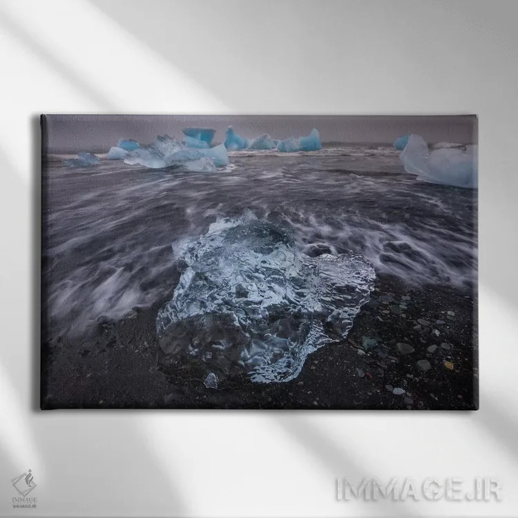 تابلو Iceland II,تکههای یخی، ایسلند II اثر آرت وولف (عکاس حیات وحش آمریکایی) - نمای روبهرو روی دیوار
