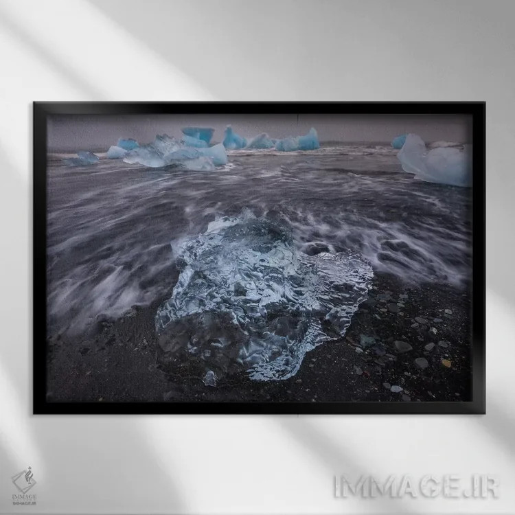 تابلو Iceland II,تکههای یخی، ایسلند II اثر آرت وولف (عکاس حیات وحش آمریکایی) - نمای قابدار مشکی