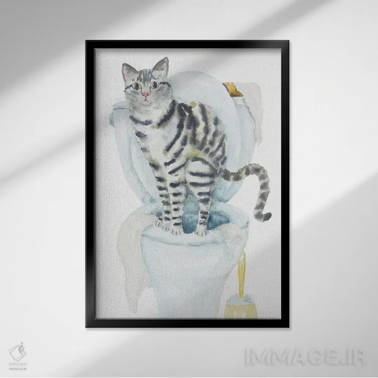 تابلو گربهٔ تیبی خاکستری روی توالت اثر آلکسی دیمیتریویچ شمیروف - نمای قابدار مشکی