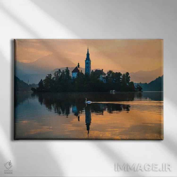 تابلو لغزش ظریف قو بر دریاچه بلد اثر الکساندر اسلاوتسکی - نمای روبهرو روی دیوار