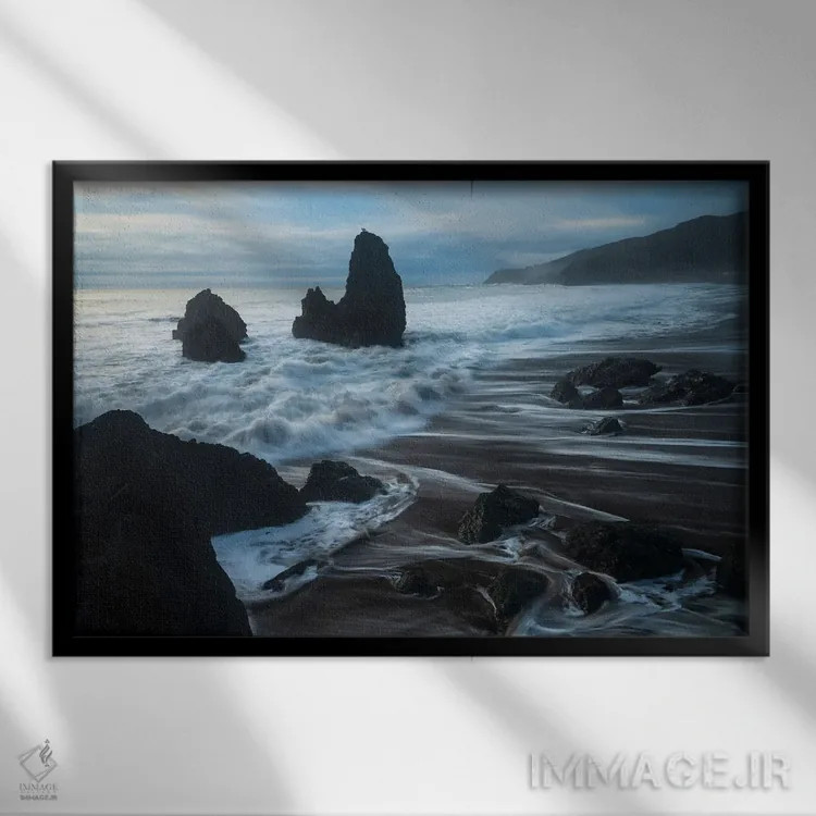 تابلو قلههای ساحل رودئو در یک روز طوفانی اثر الکساندر اسلاوتسکی - نمای قابدار مشکی