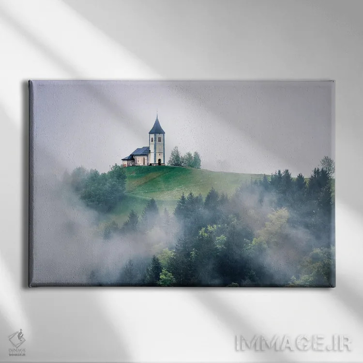 تابلو بر فراز مه اثر برایان بیلکه - نمای روبهرو روی دیوار