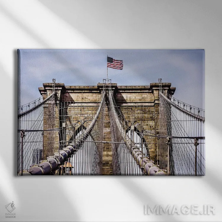 تابلو پل بروکلین با پرچم اثر عکاسی بیل کارسون - نمای روبهرو روی دیوار