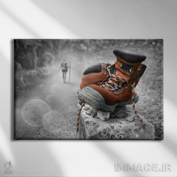 تابلو ادامه بده (حرکت کن) اثر بن هاین (هنرمند بلژیکی) - نمای روبهرو روی دیوار